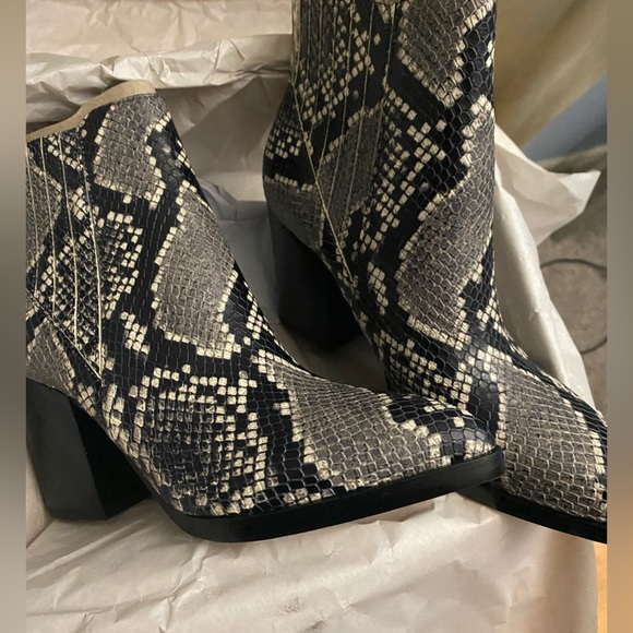 Marc fisher Alva snake boots - Picture 7 of 9